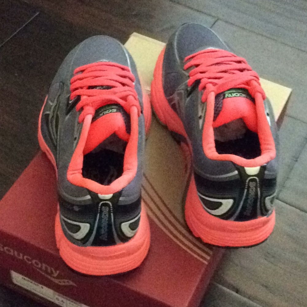 Saucony mirage-5 running shoes